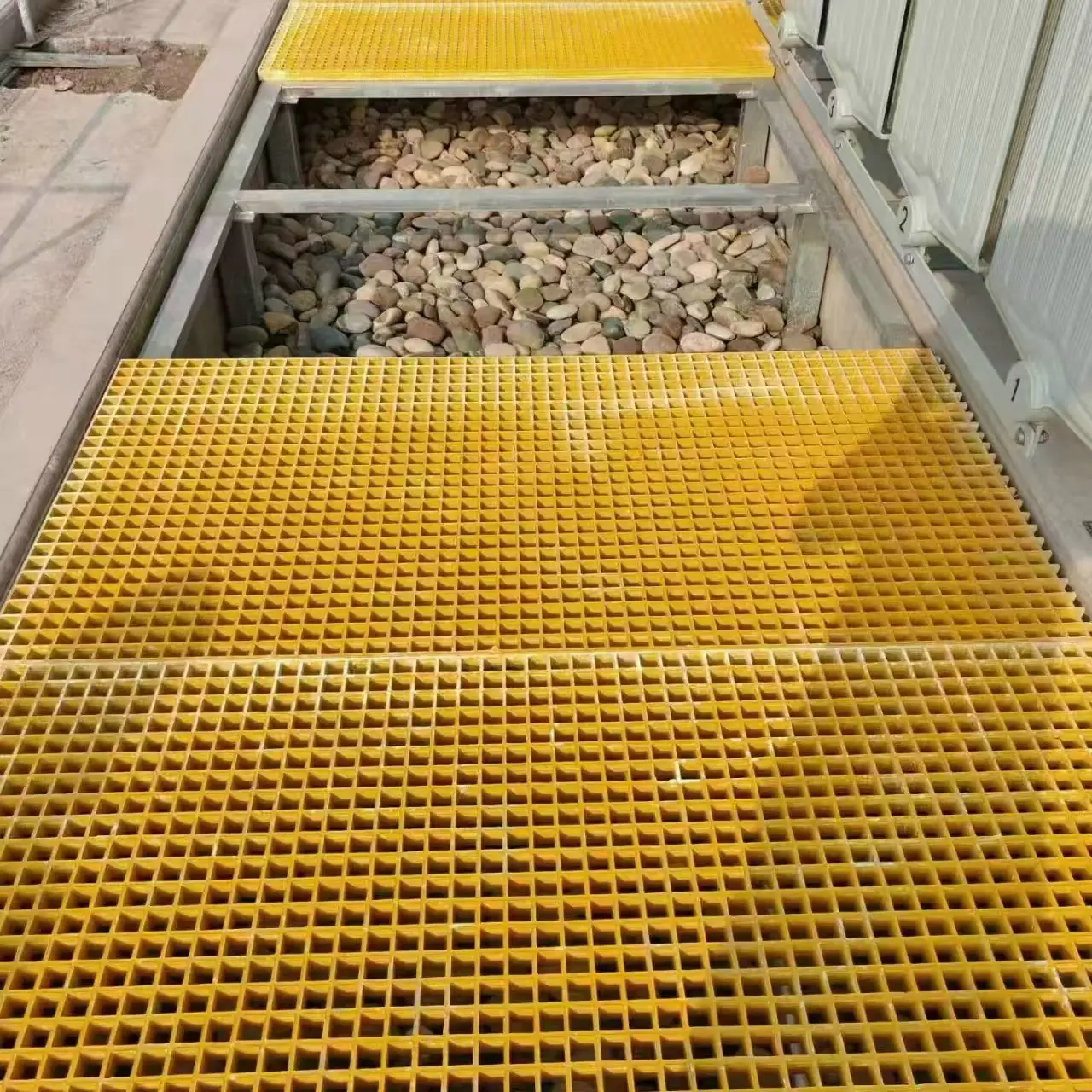 Fiberglass grating