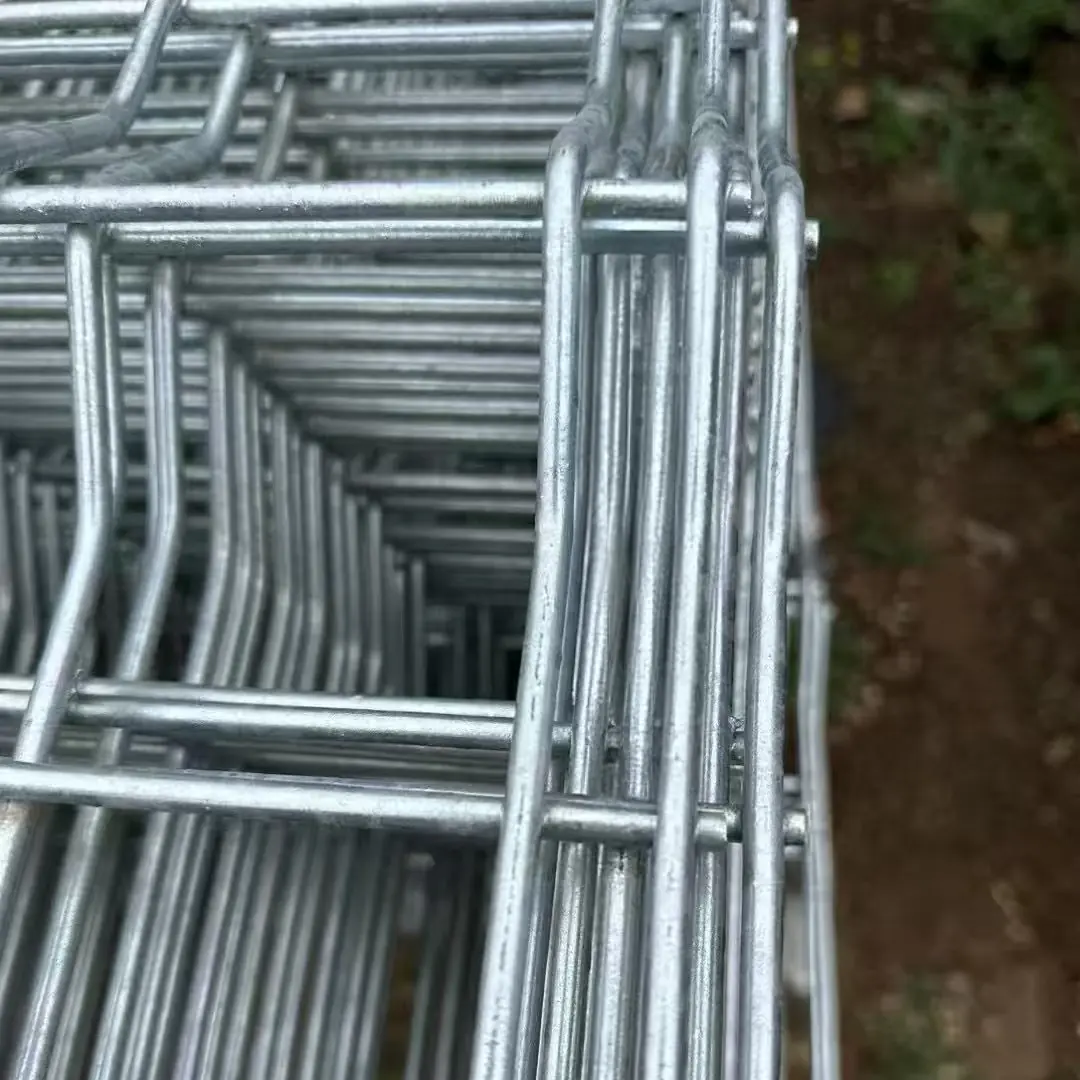 Hot dip galvanized guardrail mesh